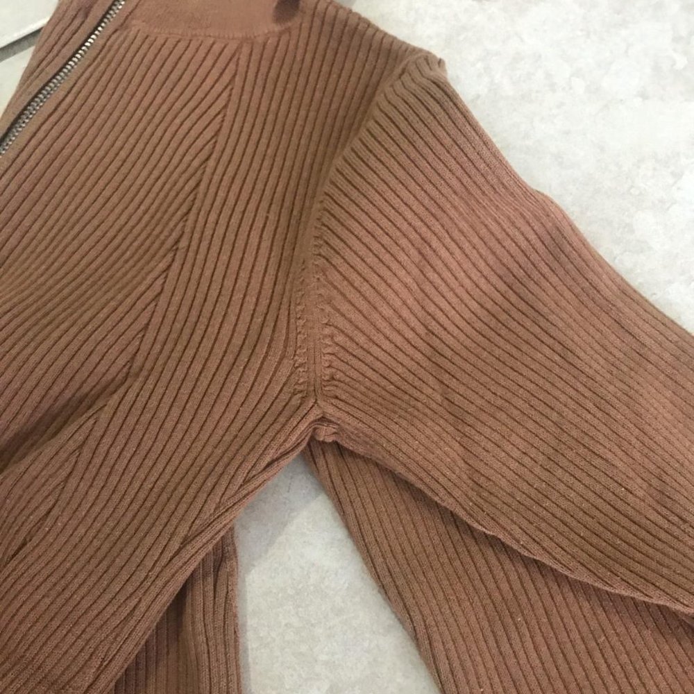Camel Ribbed Zip top H&M size Small - Picture 6 of 6